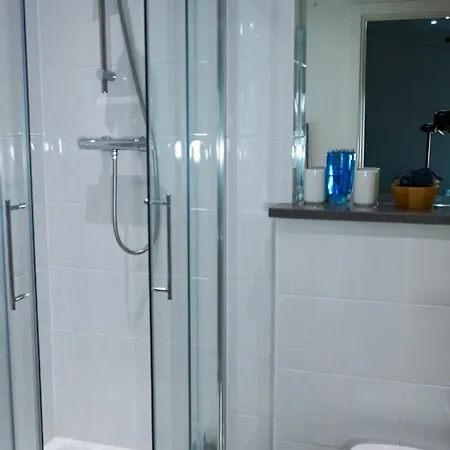 Exquisite, 2 Bed Apartment With Free Parking! Coventry Esterno foto