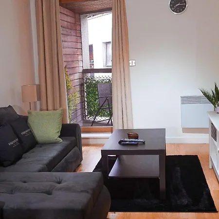 Exquisite, 2 Bed Apartment With Free Parking! Coventry Esterno foto