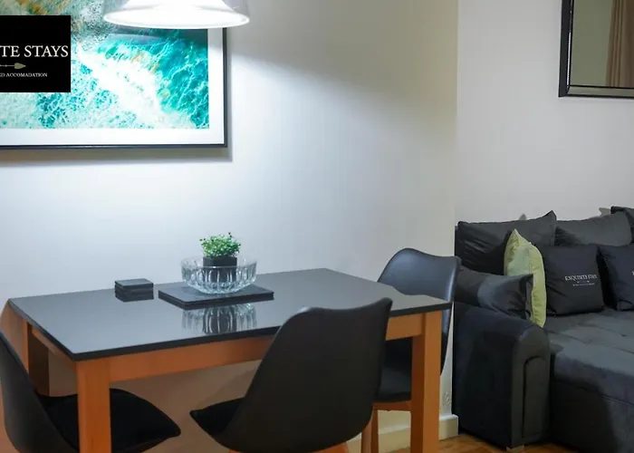 Exquisite, 2 Bed Apartment With Free Parking!