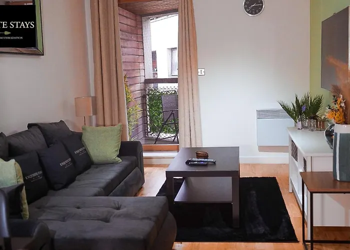 Exquisite, 2 Bed Apartment With Free Parking!
